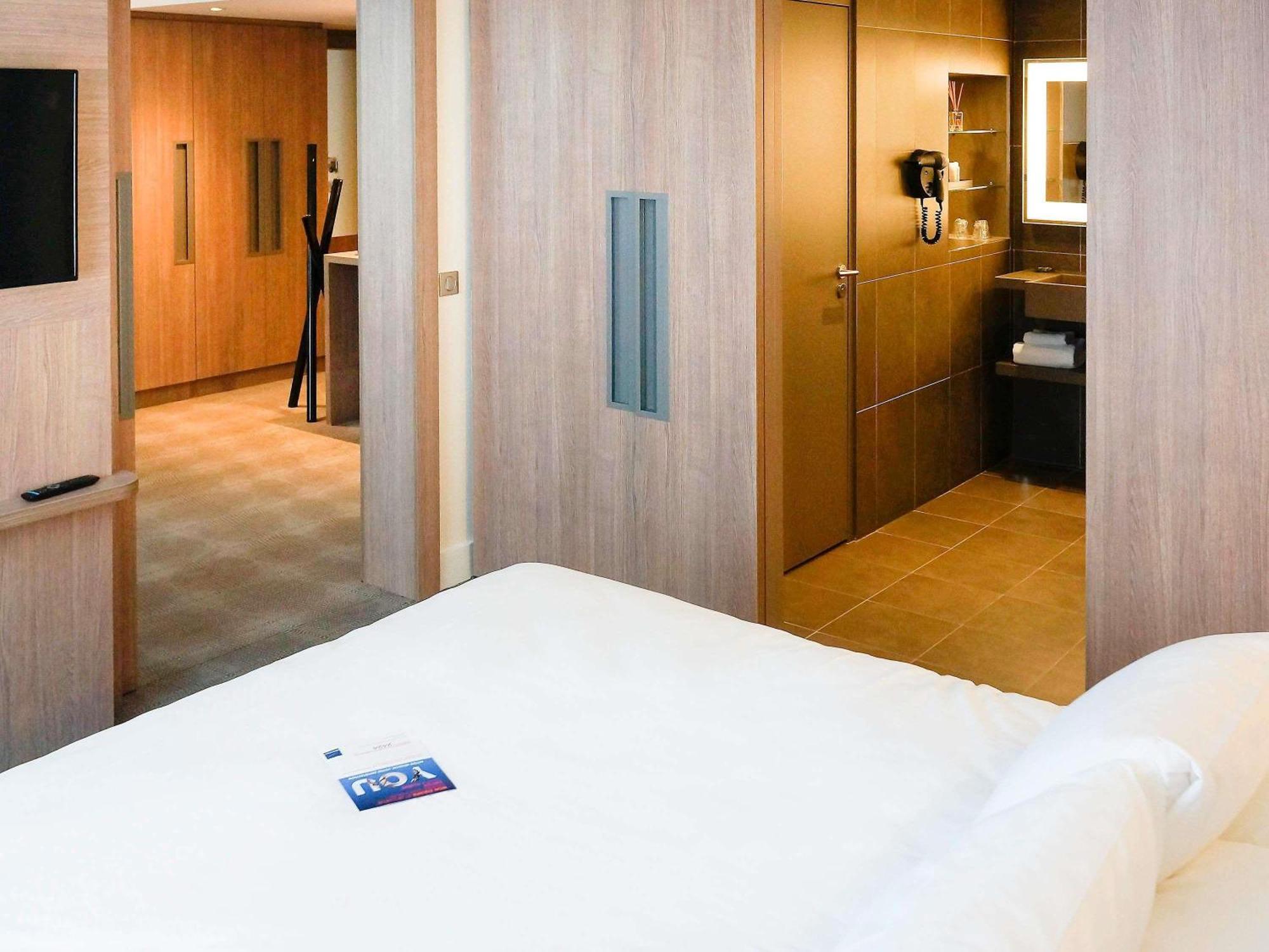 โนโวเทล ปารีส ซาแคล Hotel ซาเคลย์ ภายนอก รูปภาพ